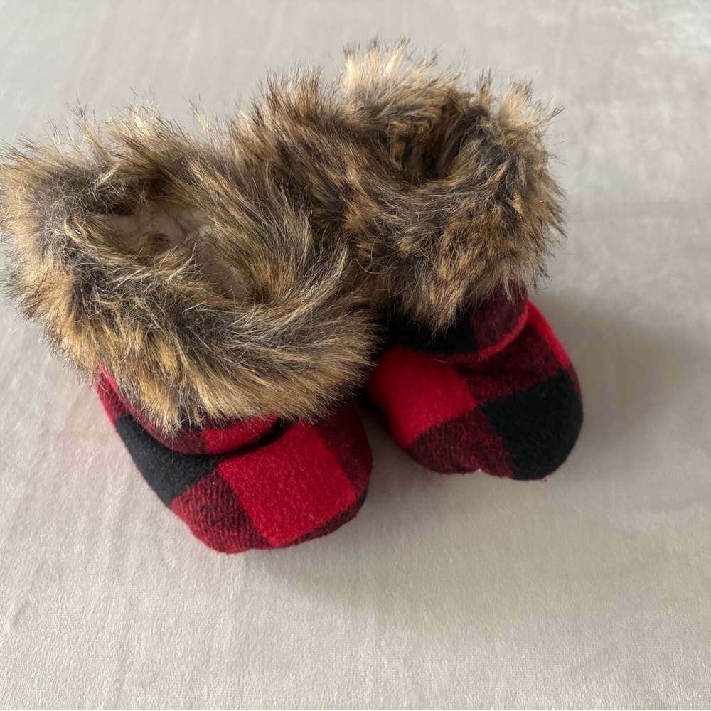 ⭐️2/$15⭐️ Plaid Faux Fur Baby Booties